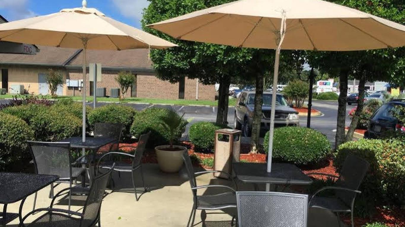 Super 8 by Wyndham Wilmington