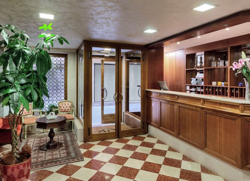 Front desk Photo