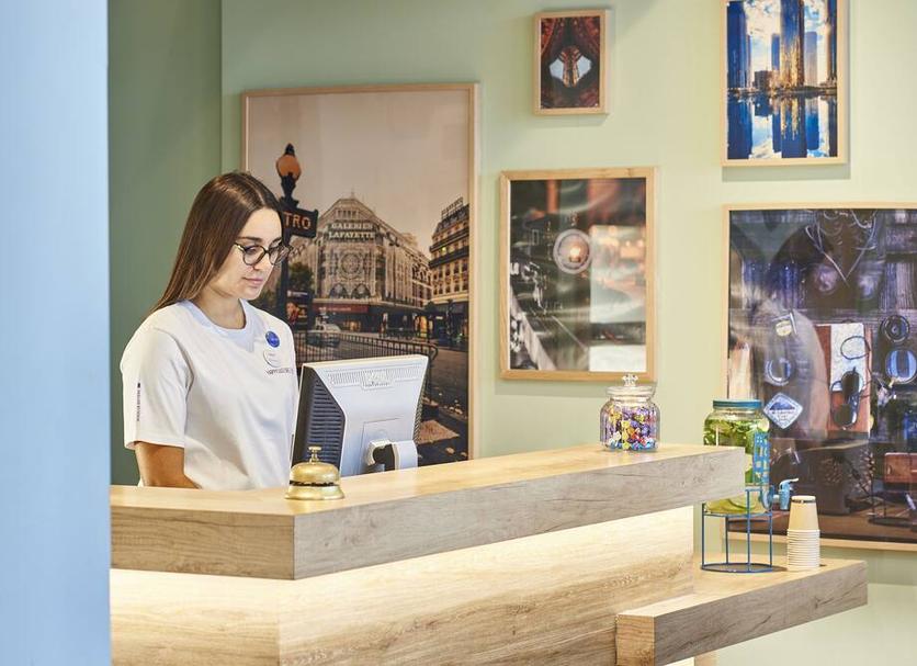 Front desk Photo