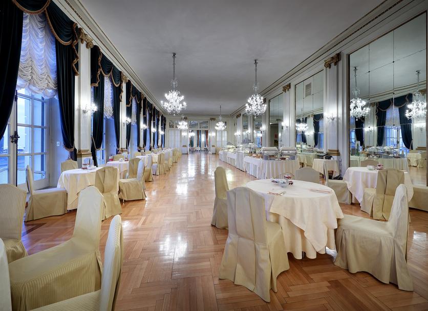 Banquet hall Photo