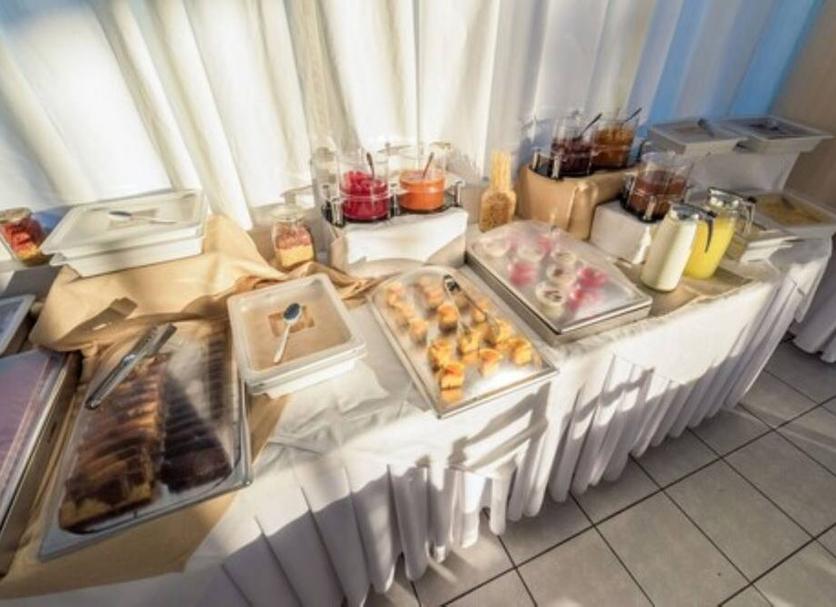 Buffet Photo