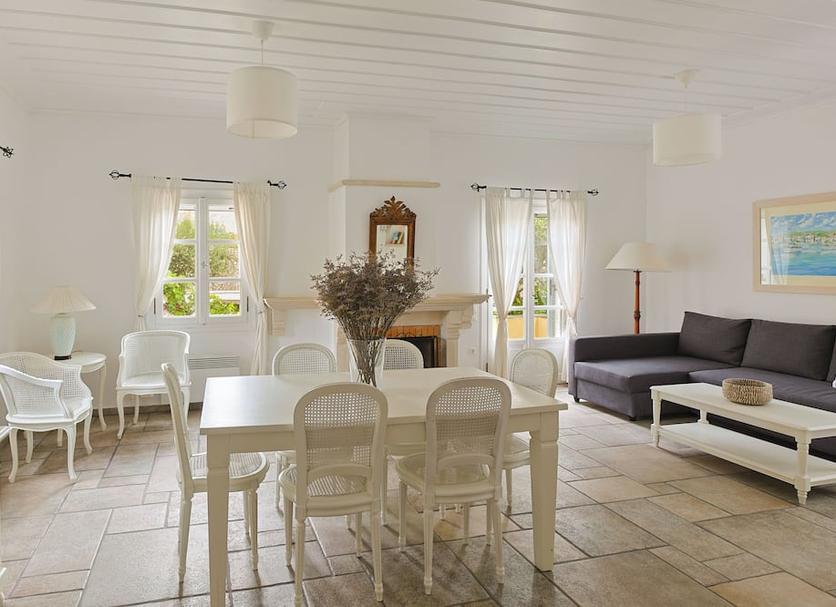 Dining room Photo