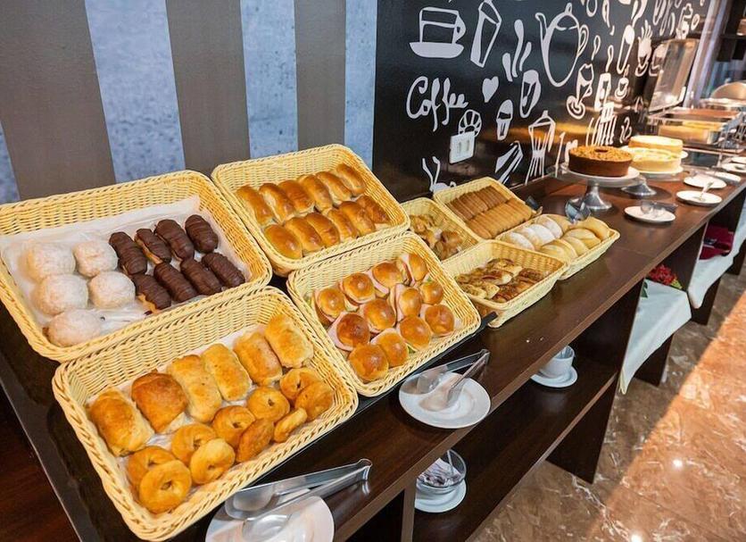 Buffet Photo