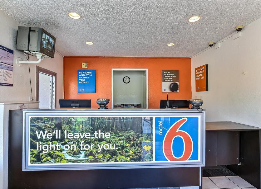 Front desk Photo