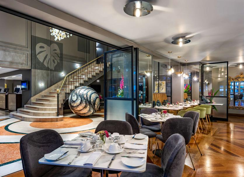 Restaurant Photo