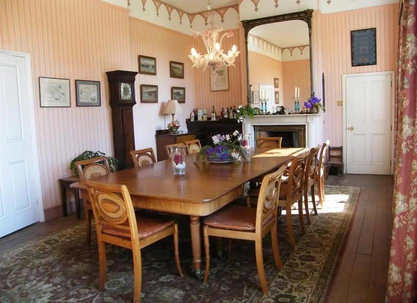 Dining room Photo