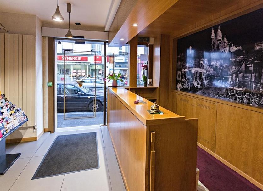 Front desk Photo
