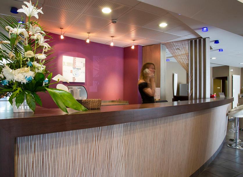 Front desk Photo