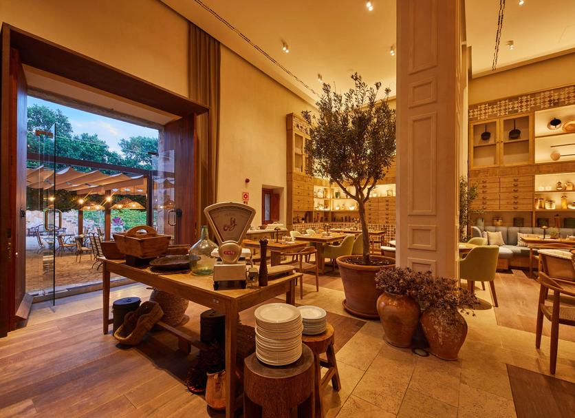 Restaurant Photo