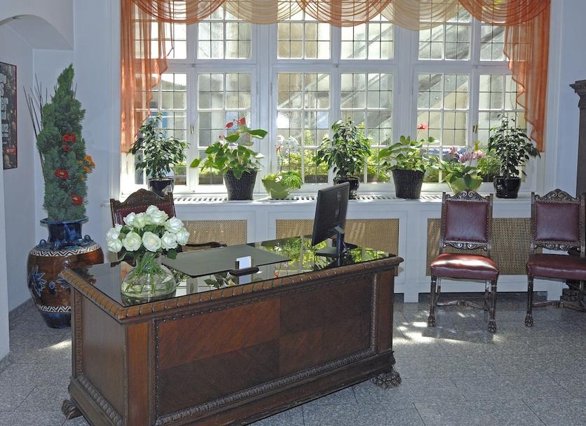 Front desk Photo