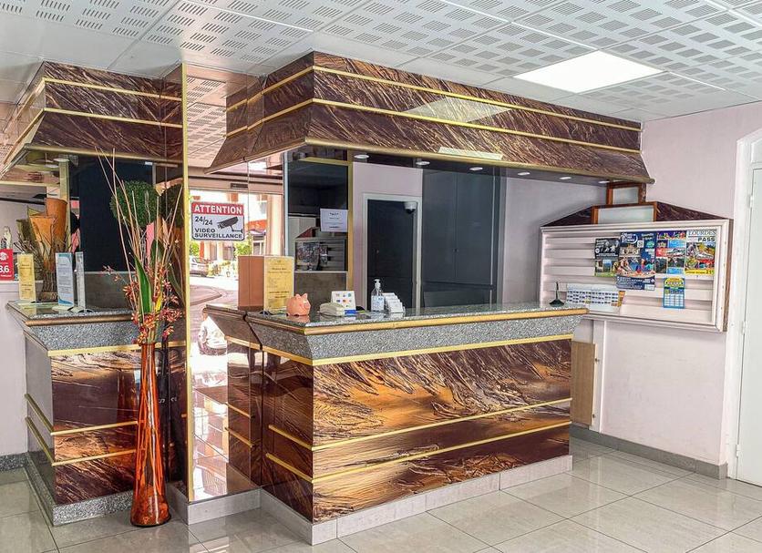 Front desk Photo