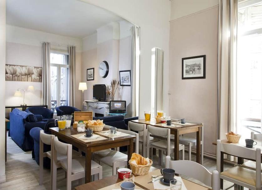 Dining room Photo