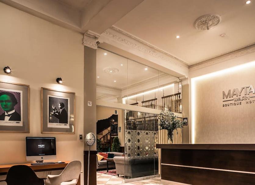 Front desk Photo