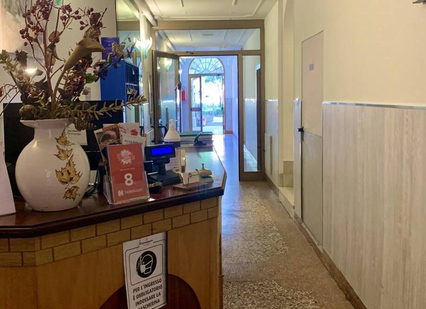 Front desk Photo