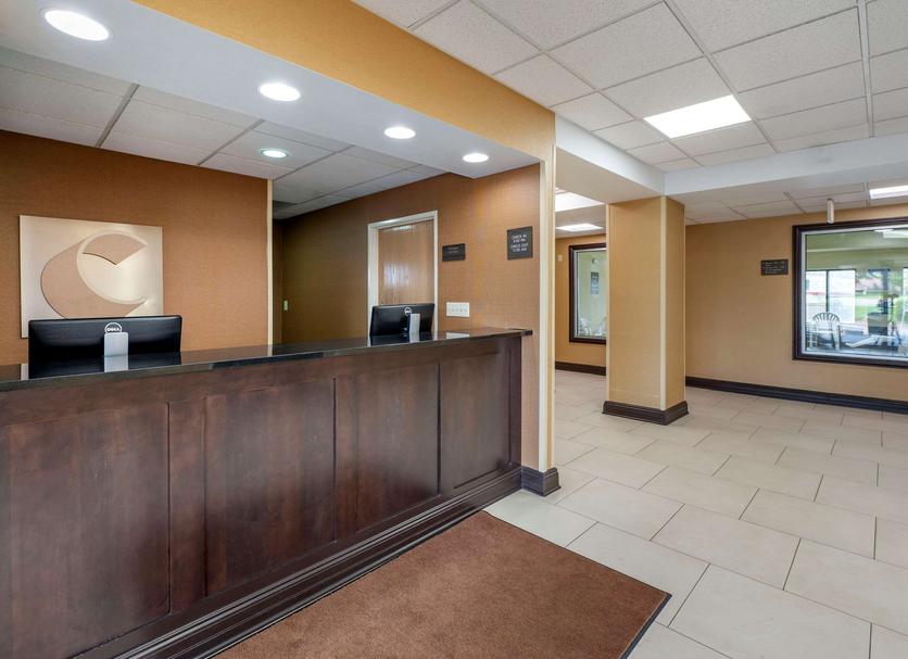 Front desk Photo