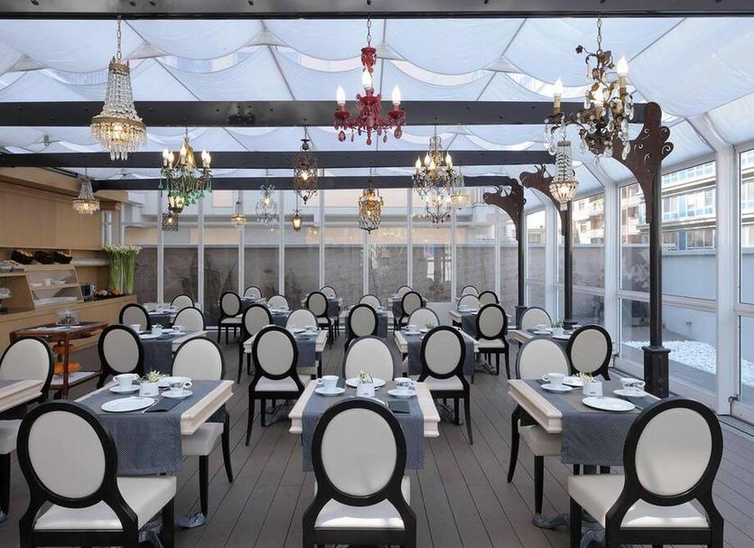Restaurant Photo