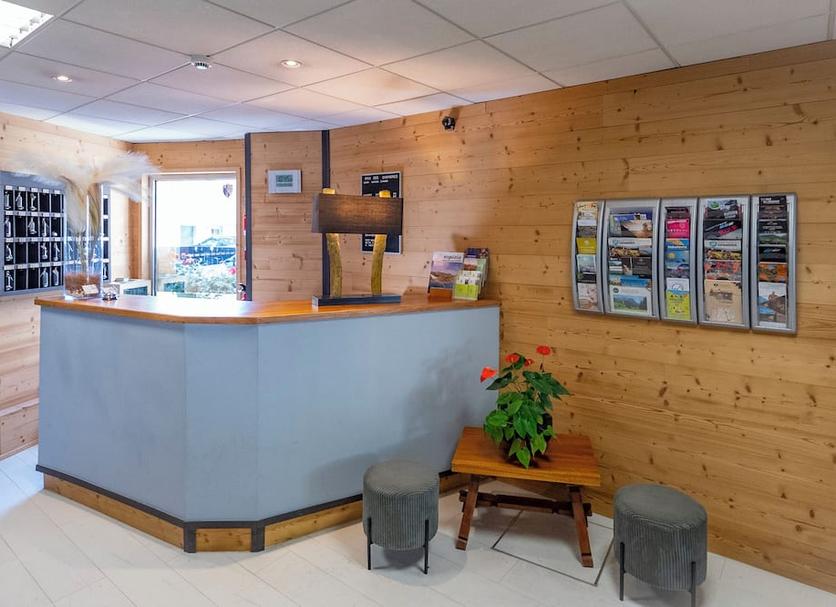 Front desk Photo