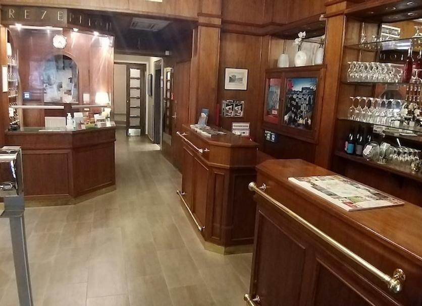 Front desk Photo