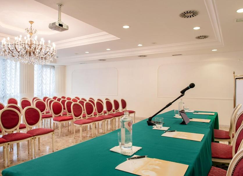 Conference room Photo
