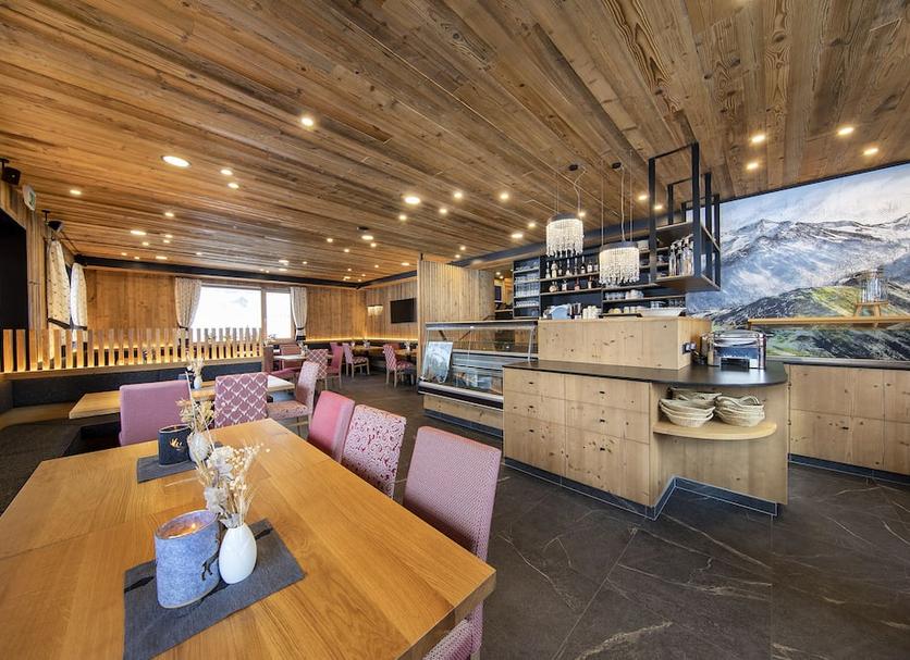 Dining room Photo
