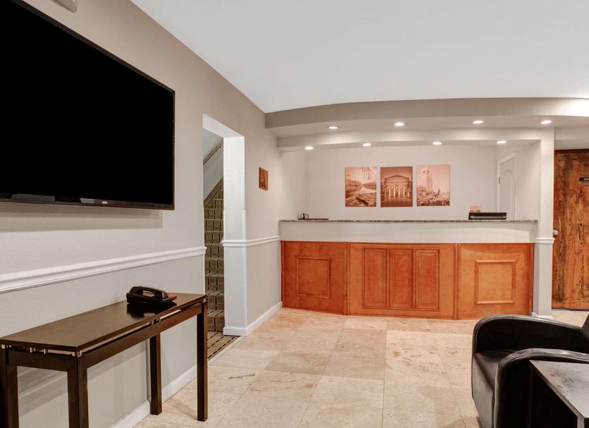 Front desk Photo