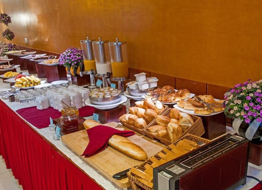 Buffet Photo