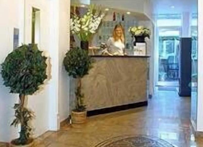Front desk Photo