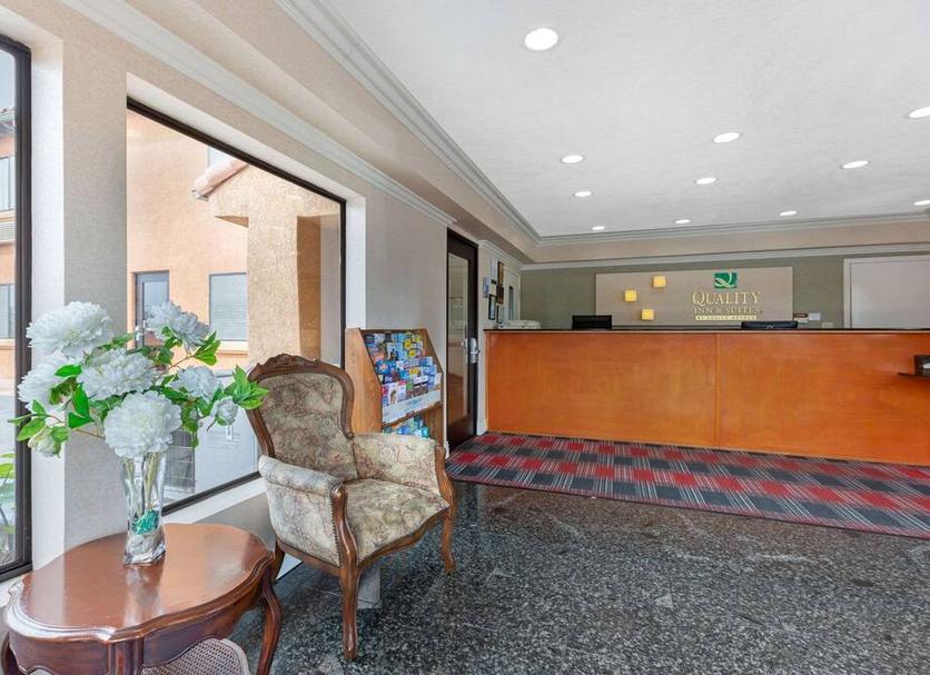 Front desk Photo