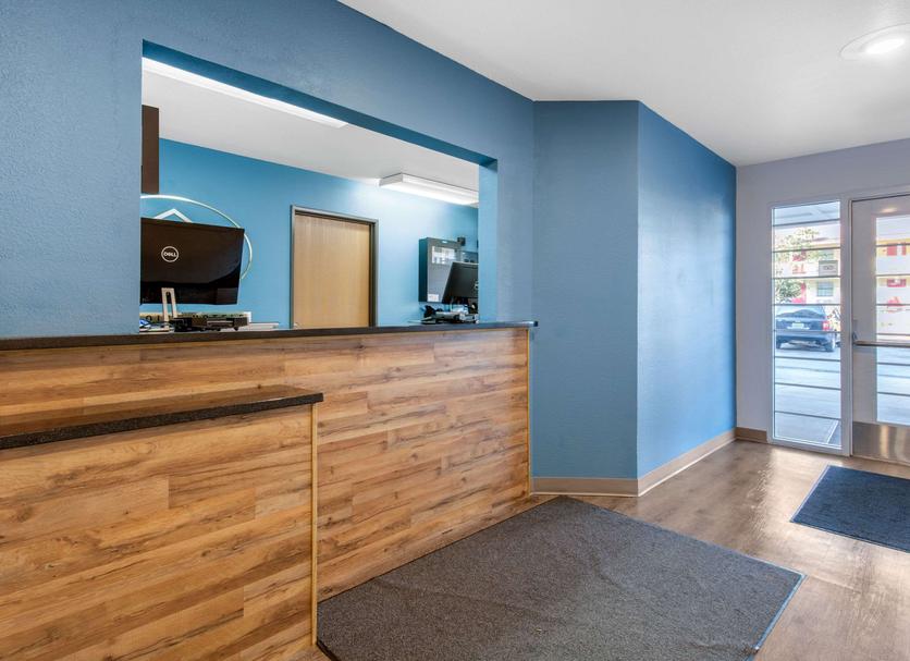 Front desk Photo