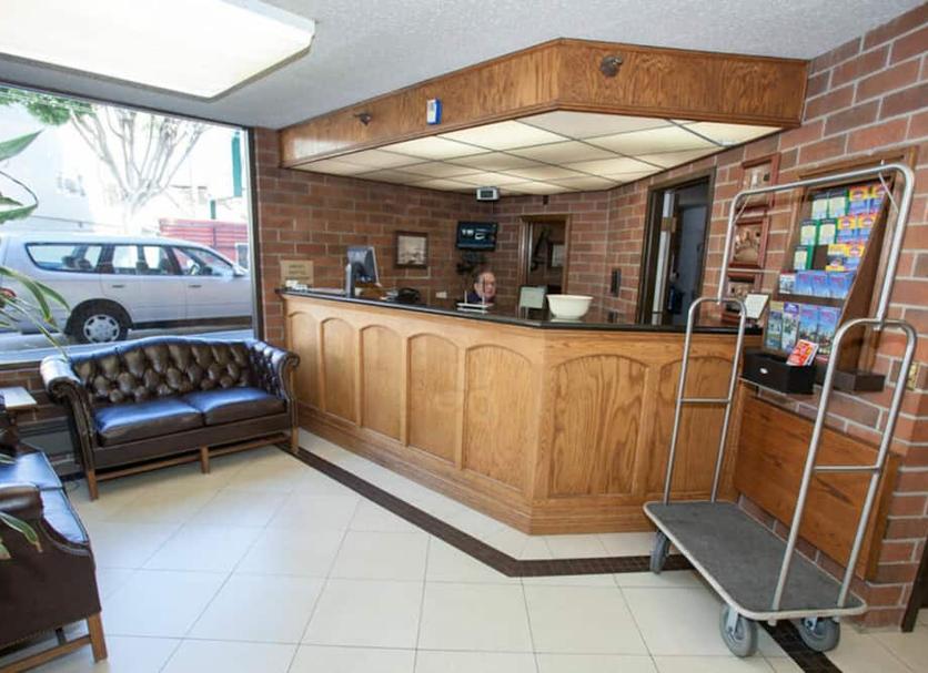 Front desk Photo