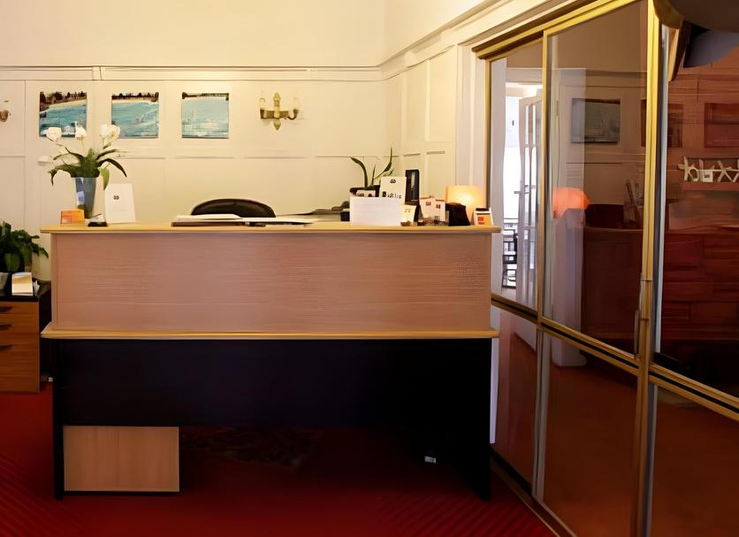 Front desk Photo