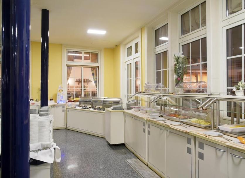Buffet Photo