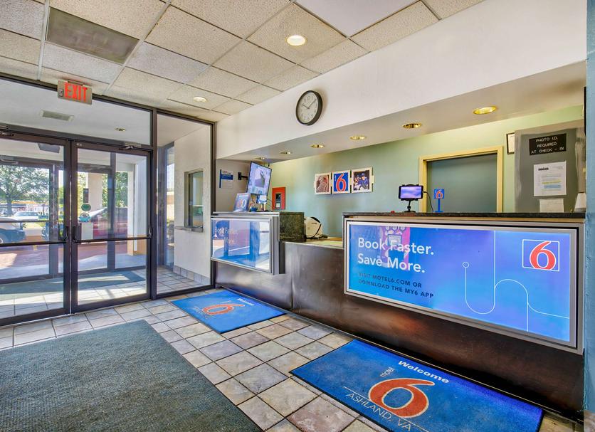 Front desk Photo