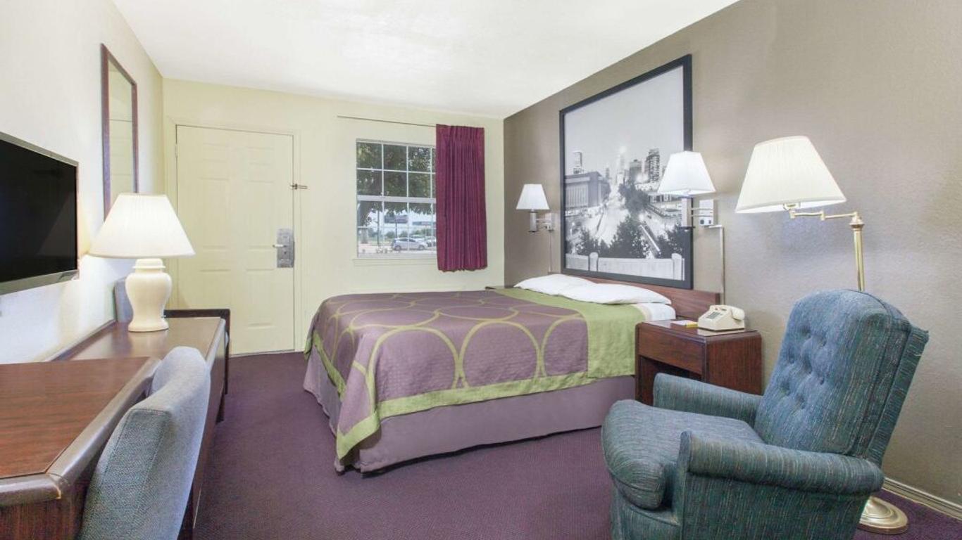 Super Stay Inn And Suites