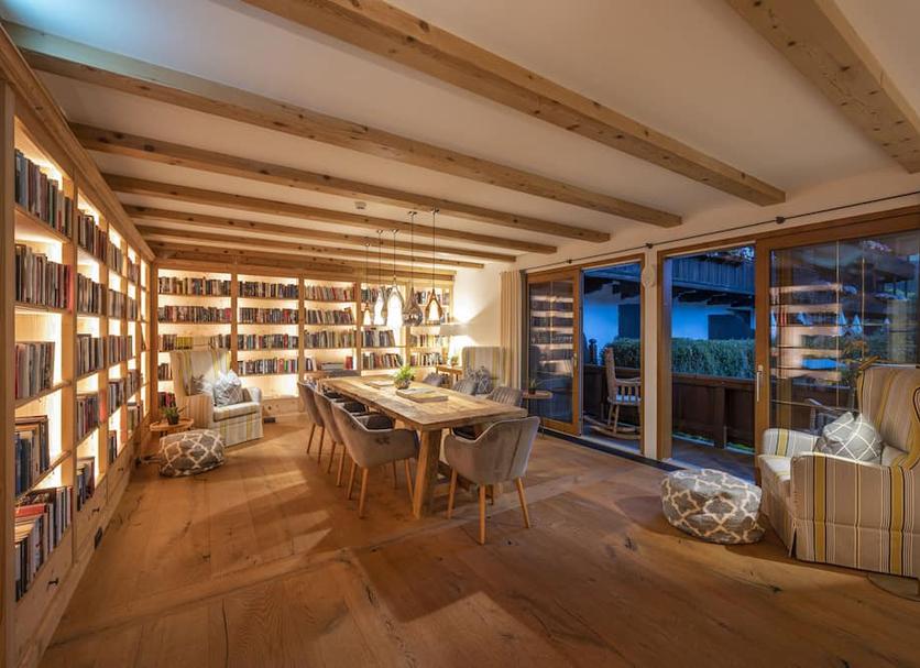 Dining room Photo