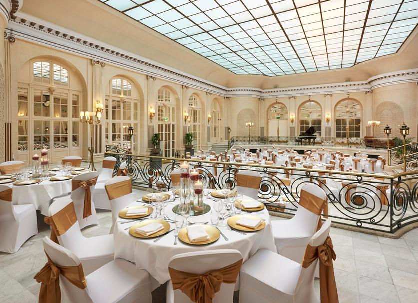 Banquet hall Photo