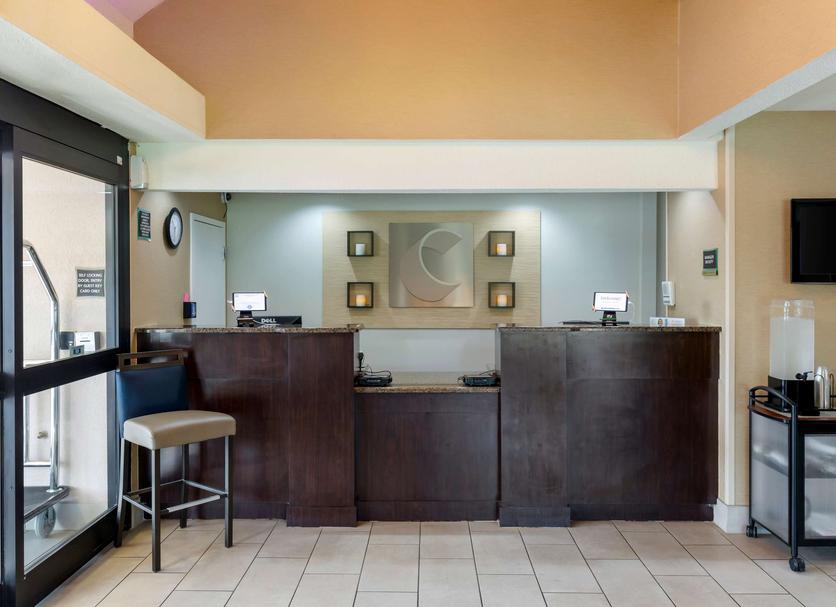 Front desk Photo
