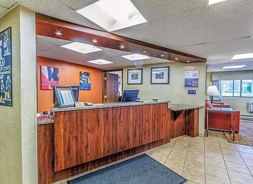 Front desk Photo