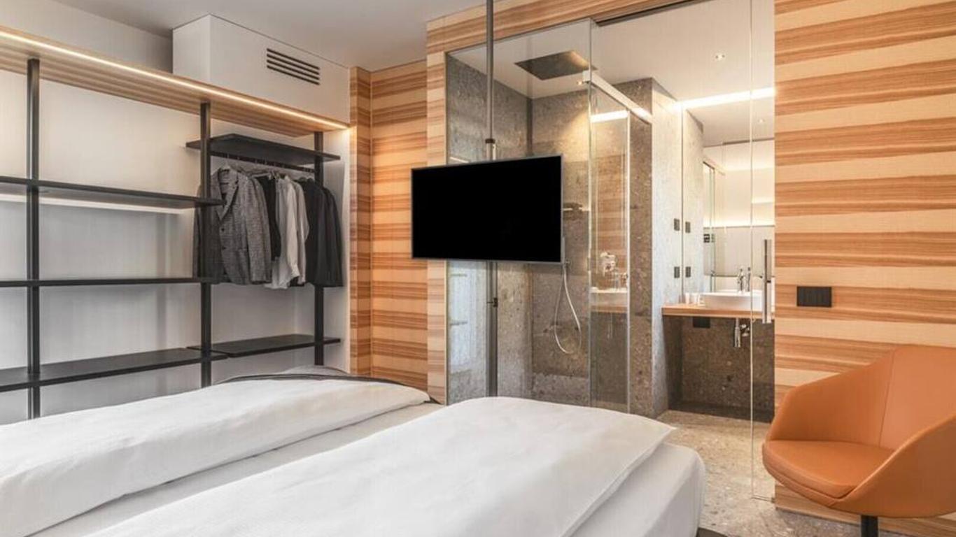 Essence - Charming Suites