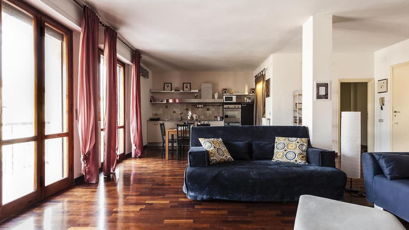 Hostly - Light and Wood near the Tower - 100sqm, 6 pax, 2 Bedrooms, Town Center