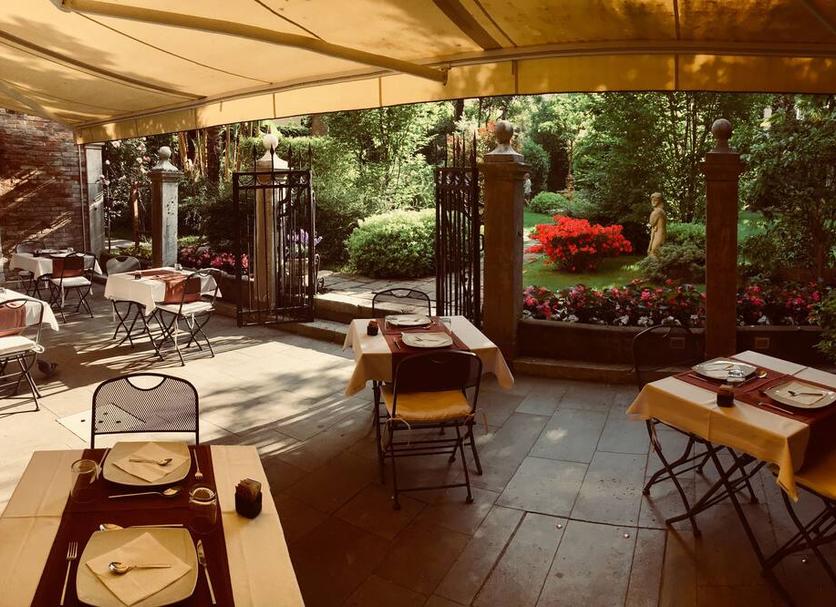 Restaurant Photo