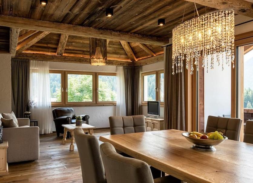 Dining room Photo