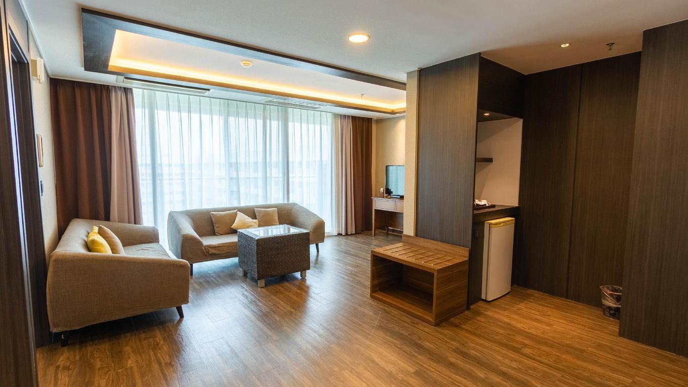 Xenia Hotel Clark