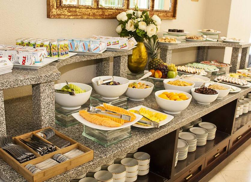 Buffet Photo