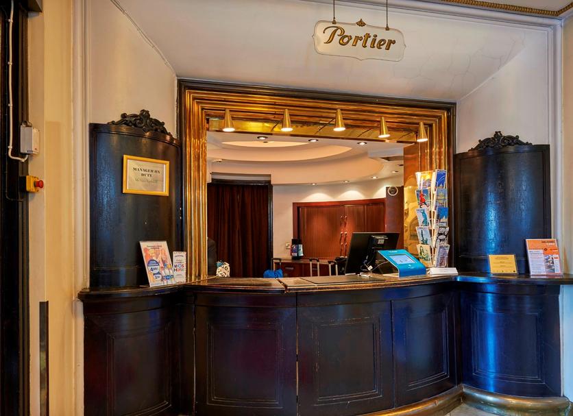 Front desk Photo