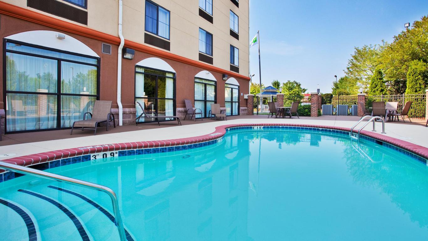 Holiday Inn Express Hotel & Suites Charlotte-Concord I-85, An IHG Hotel
