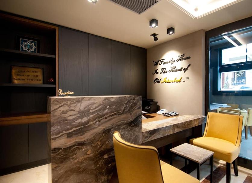 Front desk Photo