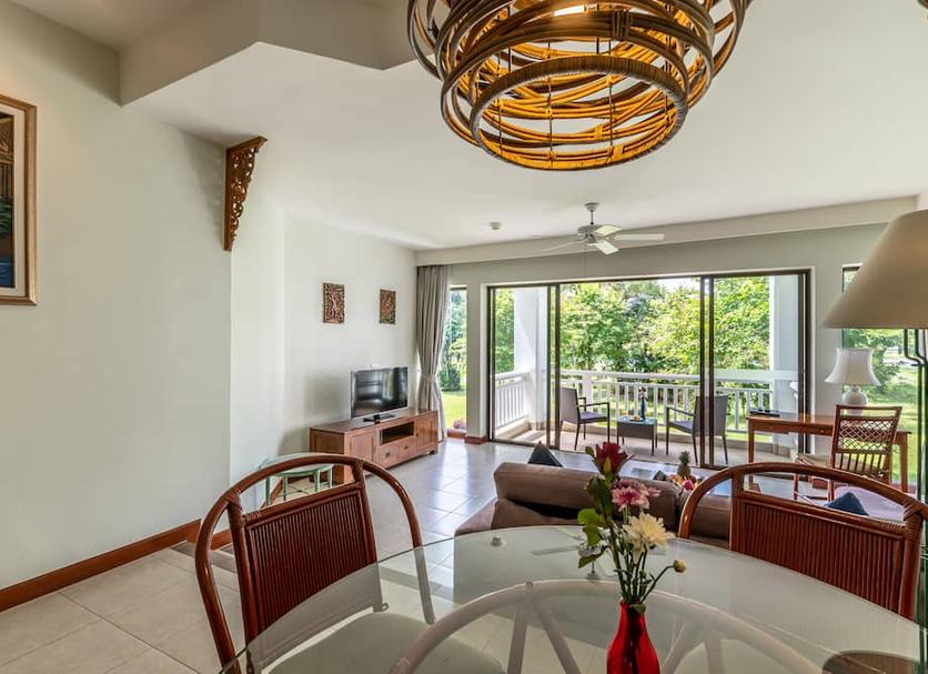 Dining room Photo