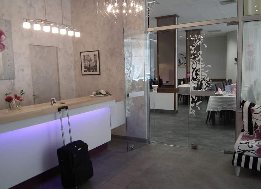 Front desk Photo