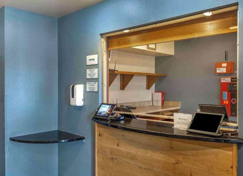 Front desk Photo